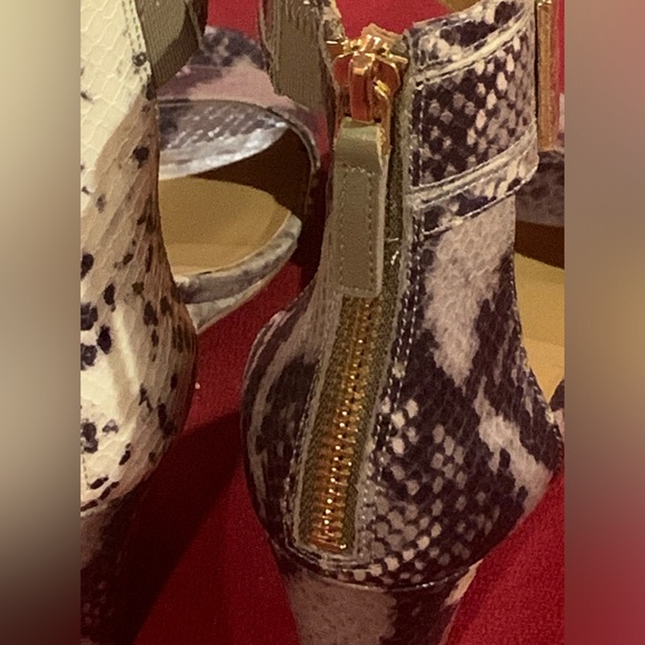 Nine West snake animal print cream gray sandal wedge heel sz 7.5 - Picture 8 of 11